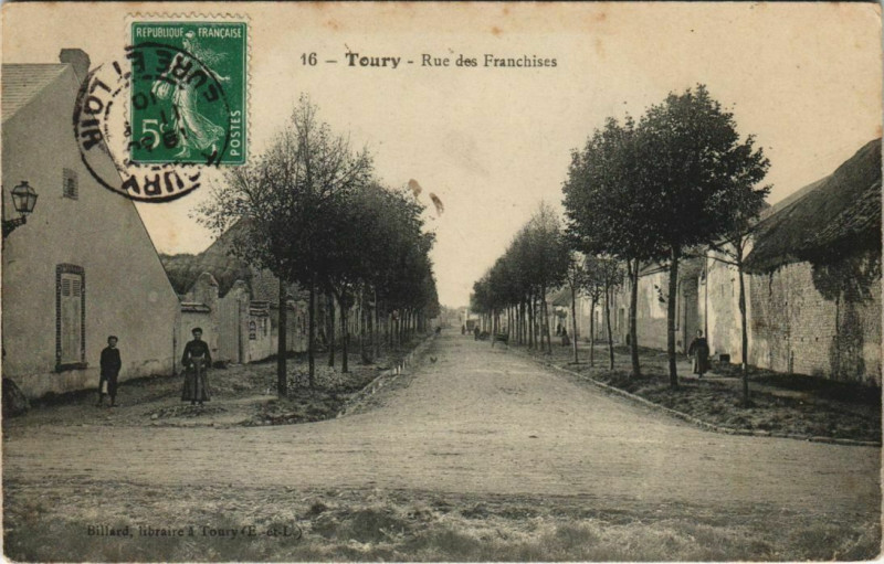 Carte postale ancienne Toury - Rue des Franchises à Toury
