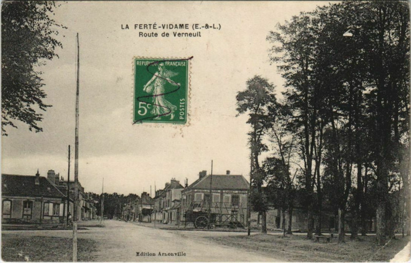 Carte postale ancienne La Ferte-Vidame Route de Verneuil