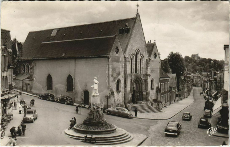 Carte postale ancienne Nogent-le-Rotrou l'EGlise Notre Dame à Nogent-le-Rotrou