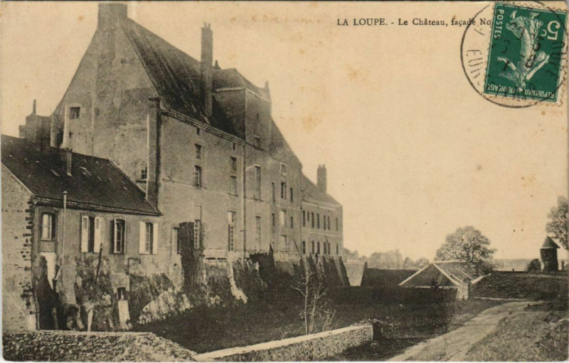Carte postale ancienne La Loupe - Le Chateau Facade à La Loupe