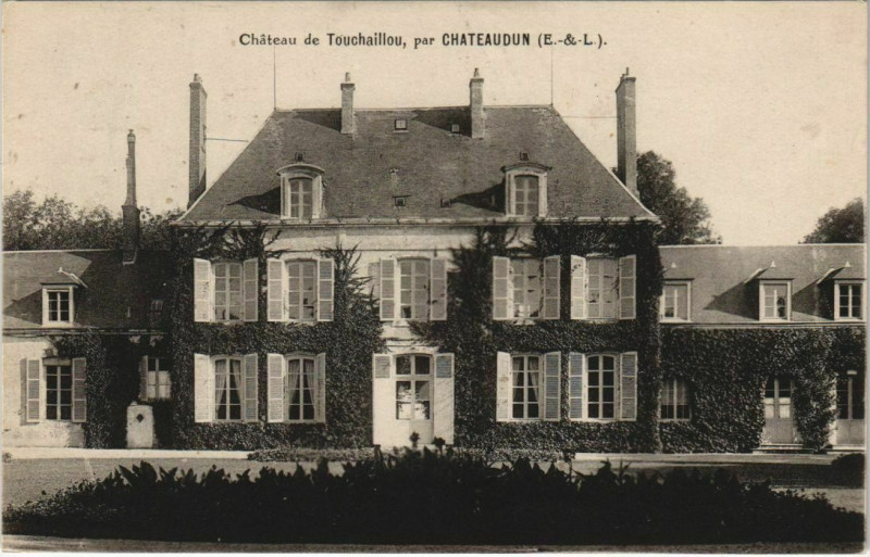 Carte postale ancienne Chateau de Touchaillou per Chateaudun à Châteaudun