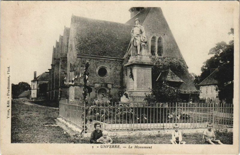 Carte postale ancienne Unverre - Le Monument à Unverre