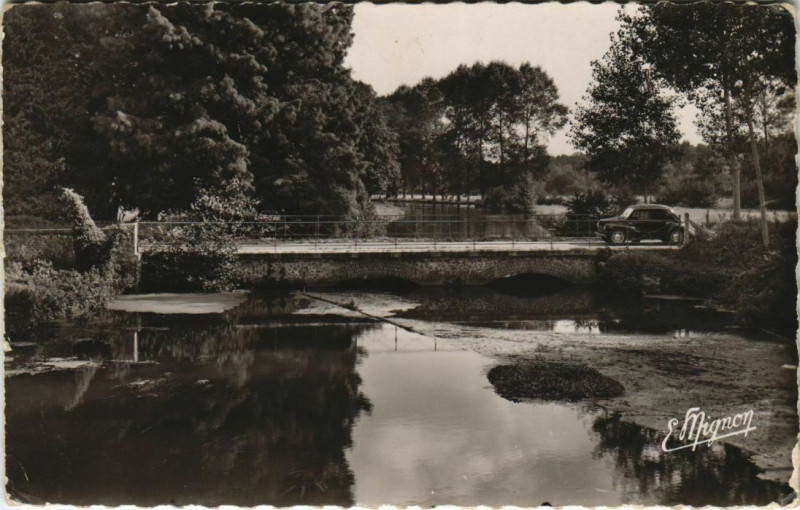 Carte postale ancienne Chaudon Vue sur l'Eure au Pont de Mormoulins à Chaudon