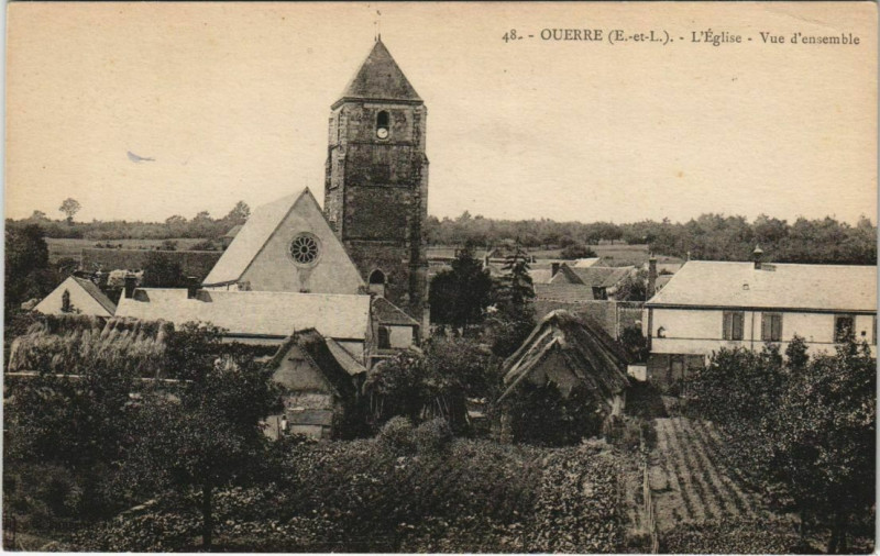 Carte postale ancienne Ouerre - L'Eglise - Vue d'ensemble à Ouerre