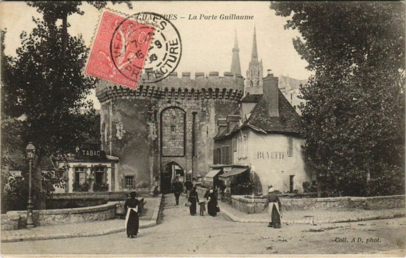 Carte postale ancienne Chartres-La Porte Guillaume à Chartres