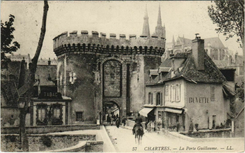 Carte postale ancienne Chartres-La Porte Guillaume à Chartres