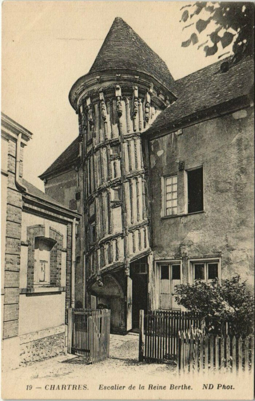 Carte postale ancienne Chartres-Escalier de la Reine Berthe à Chartres