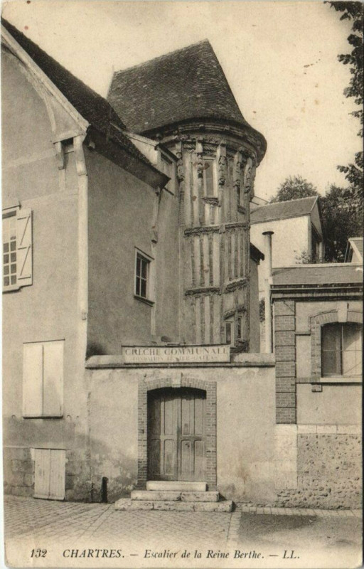 Carte postale ancienne Chartres-Escalier de la Reine Berthe à Chartres