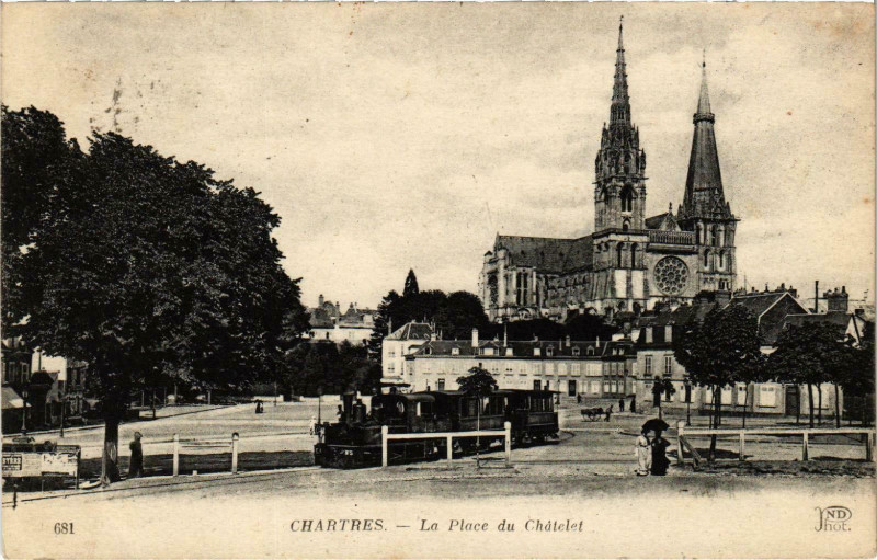 Carte postale ancienne Chartres Place du Chatelet Tram Vapeur à Chartres