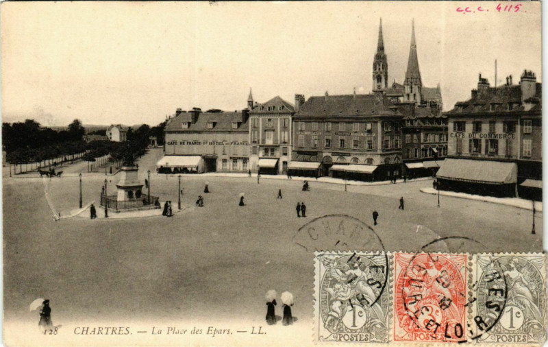 Carte postale ancienne Eure-et-Loir Chartres Place des Epars à Chartres