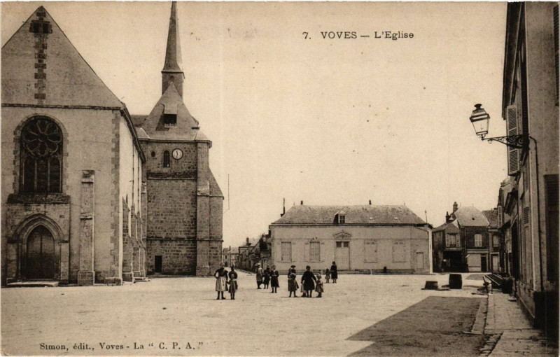 Carte postale ancienne Voves - L'Eglise