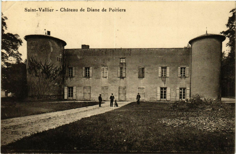 Carte postale ancienne Saint-Vallier - Chateau de Diane de Poitiers
