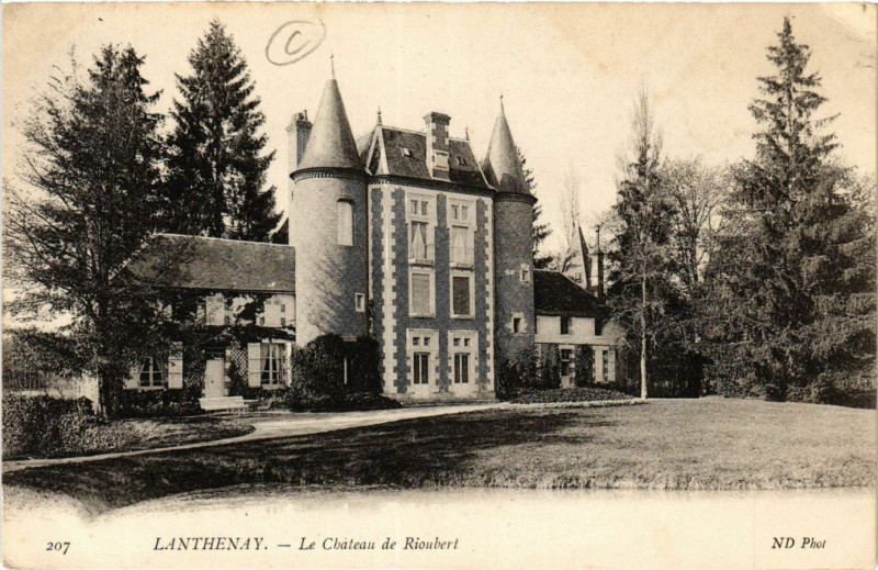Carte postale ancienne Lanthenay - Le Chateau de Riubert