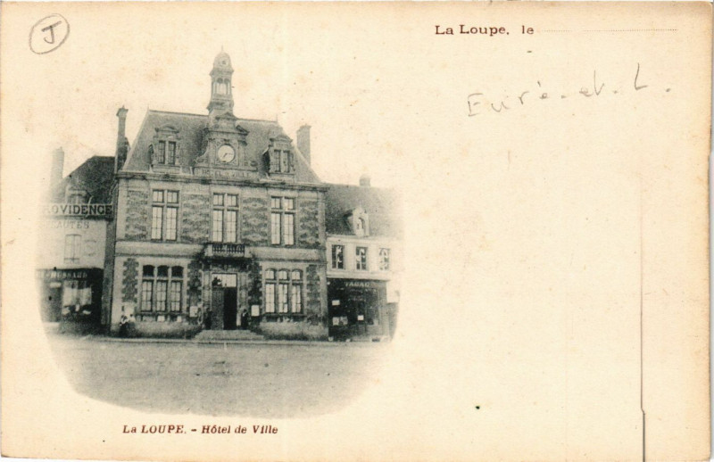 Carte postale ancienne La Loupe - Hotel de Ville à La Loupe