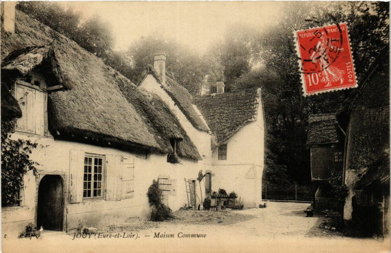 Carte postale ancienne Jouy - Maison Commune à Jouy