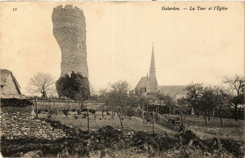 Carte postale ancienne Gallardon - Galardon - La Tour et l'Eglise à Gallardon