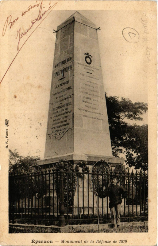 Carte postale ancienne Epernon - Monument de la Défense de 1870 à Épernon