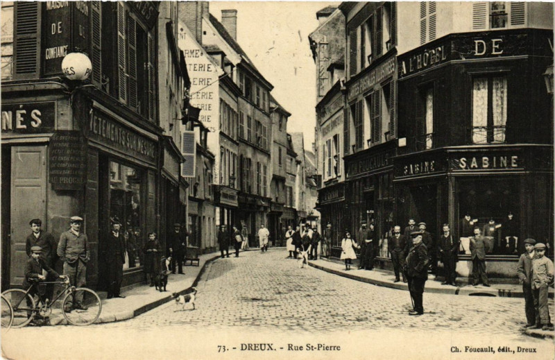 Carte postale ancienne Dreux - Rue St-Pierre à Dreux