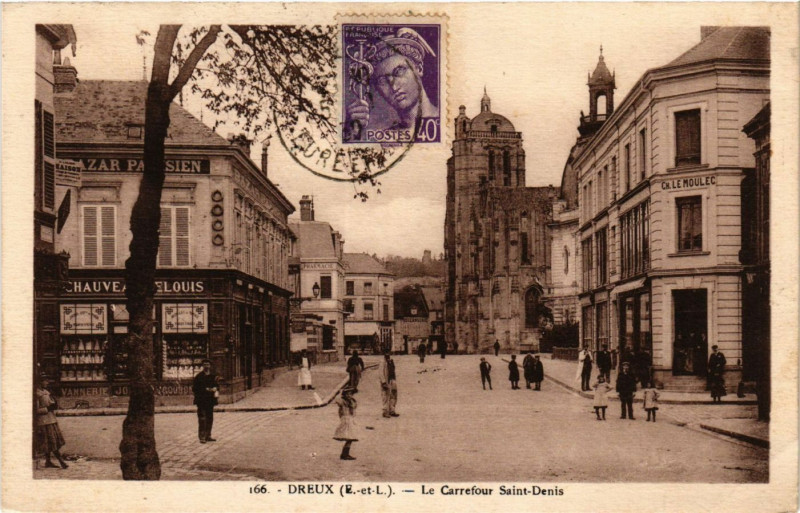 Carte postale ancienne Dreux - Le Carrefour St-Denis à Dreux