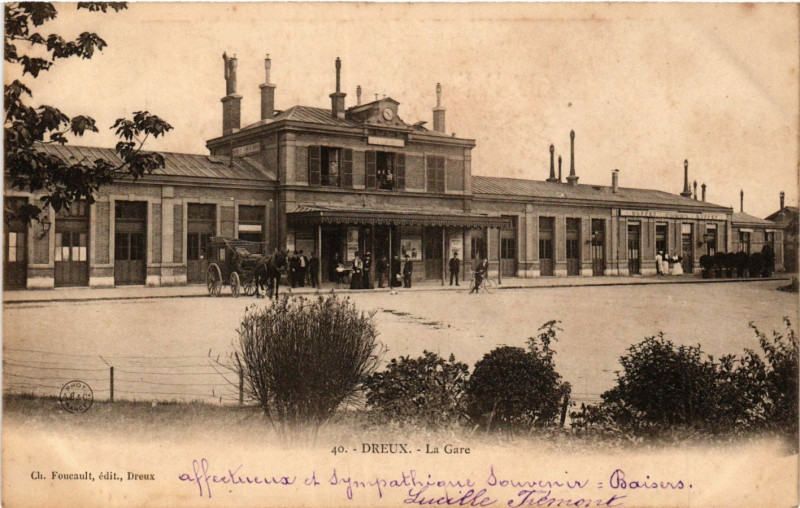 Carte postale ancienne Dreux - La Gare à Dreux