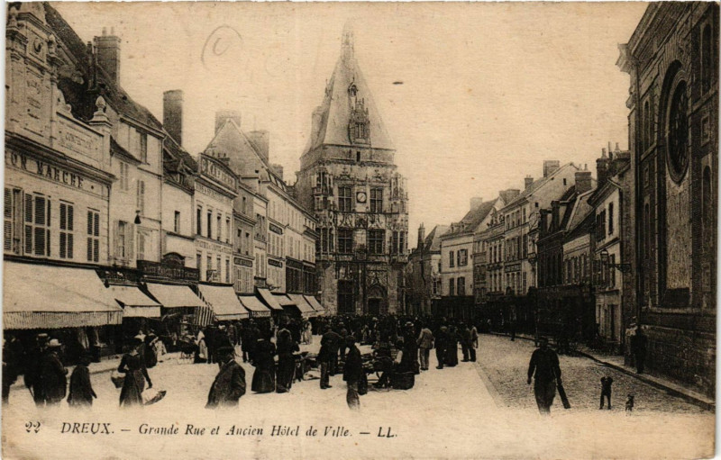 Carte postale ancienne Dreux - Grande Rue et Ancien Hotel de Ville à Dreux