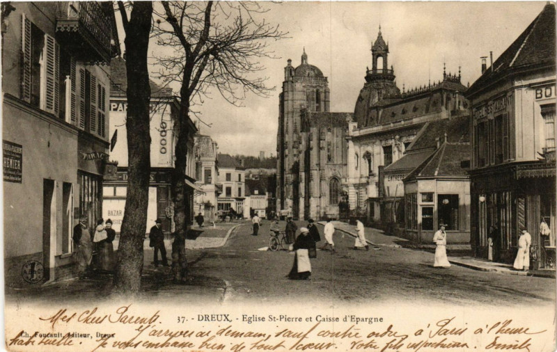 Carte postale ancienne Dreux - Eglise St-Pierre et Caisse d'Epargne à Dreux