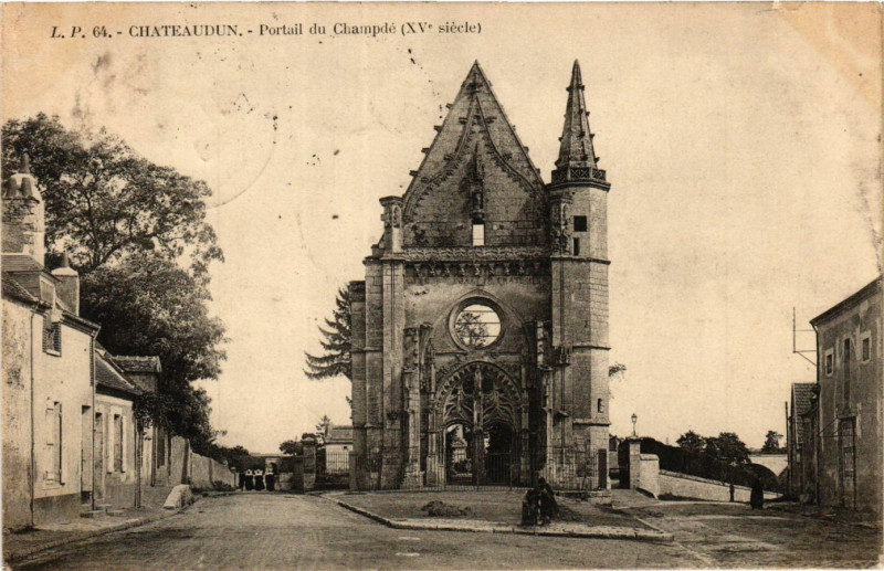 Carte postale ancienne Chateaudun - Portail du Champdé à Châteaudun