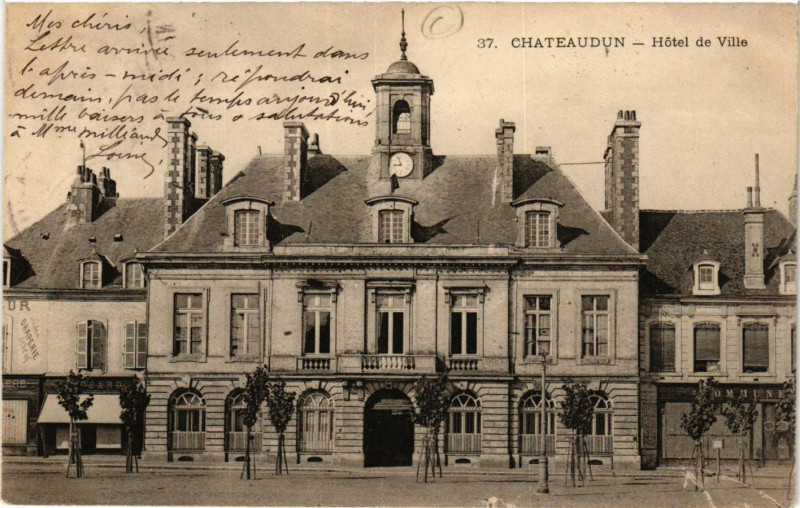 Carte postale ancienne Chateaudun - Hotel de Ville à Châteaudun