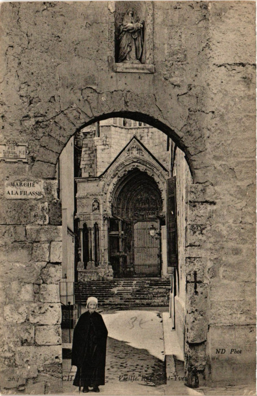 Carte postale ancienne Chartres - Vieille Rue St-Yves à Chartres