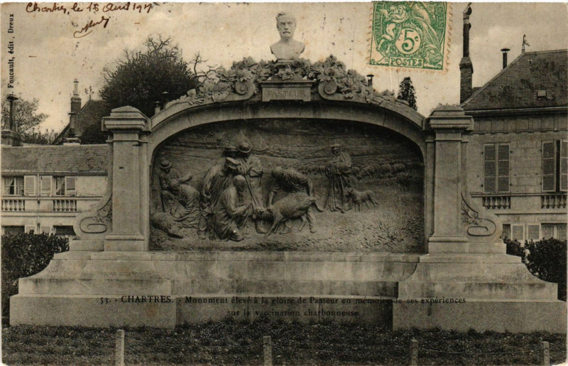 Carte postale ancienne Chartres - Monument eleve a la gloire de Pasteur à Chartres