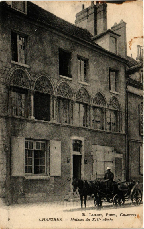 Carte postale ancienne Chartres - Maison du XIIIe siecle à Chartres