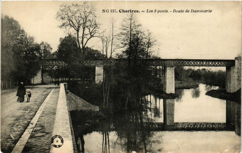 Carte postale ancienne Chartres - Les 3 ponts - Route de Dammarie à Chartres