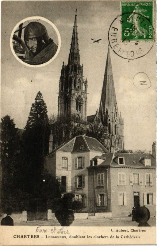 Carte postale ancienne Chartres - Legagneux - doublant les clochers de la Cathédrale à Chartres