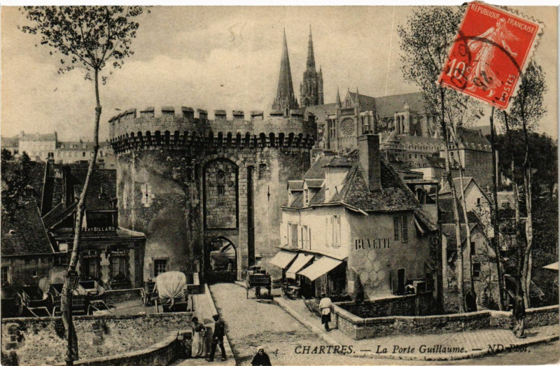 Carte postale ancienne Chartres - La Porte Guillaume à Chartres