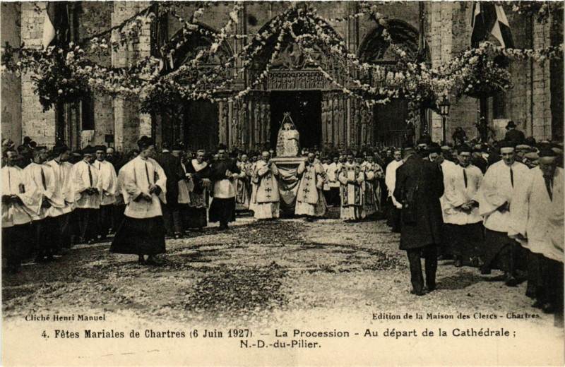 Carte postale ancienne Chartres - Fetes Mariales de Chartres - La Procession à Chartres