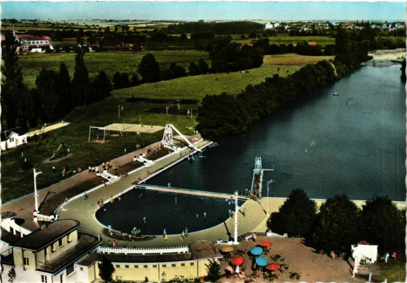Carte postale ancienne Brou - La Piscine - En Avion Au-Dessus de Brou à Brou