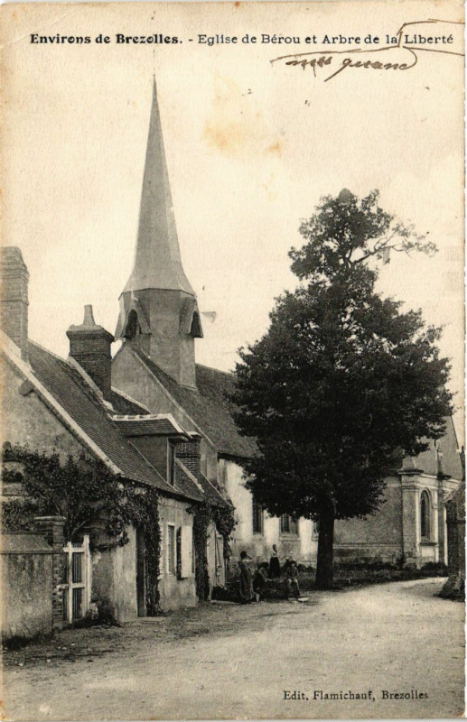 Carte postale ancienne Brezolles - Environs - Eglise de Berou et Arbre de la Liberté à Brezolles