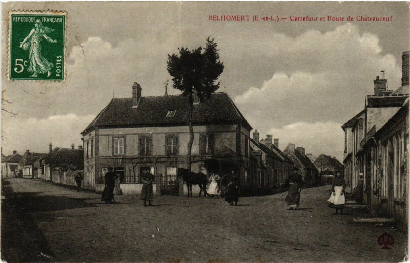 Carte postale ancienne Belhomert - Carrefour et Route de Chateauneuf