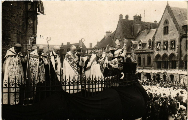 Carte postale ancienne Carte photo Chartres - cortege à Chartres