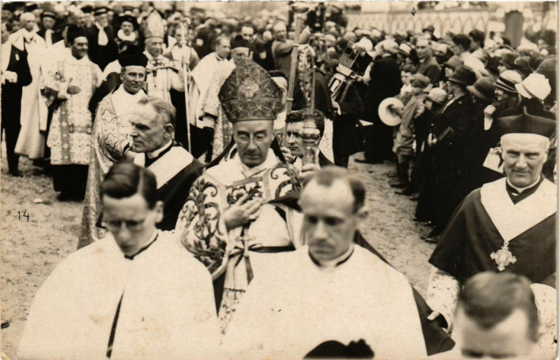 Carte postale ancienne Carte photo Chartres - cortege à Chartres