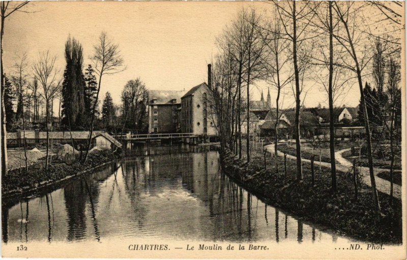 Carte postale ancienne Chartres - Le Moulin de la Barre à Chartres