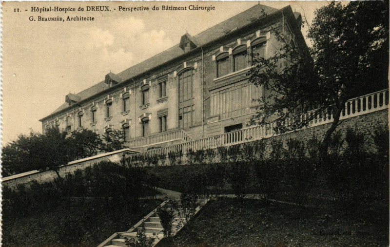 Carte postale ancienne Hopital-Hospice de Dreux - Perspective du Batiment Chirurgie à Dreux