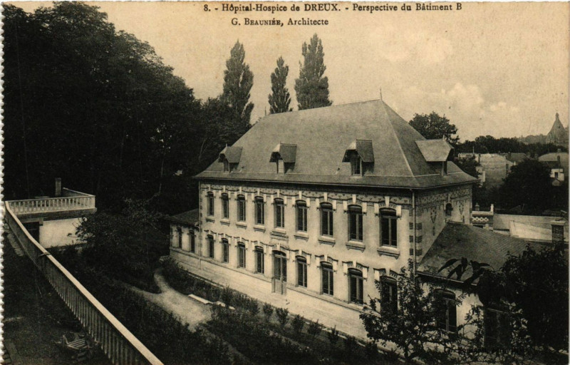 Carte postale ancienne Hopital-Hospice de Dreux - Perspective du Batiment à Dreux