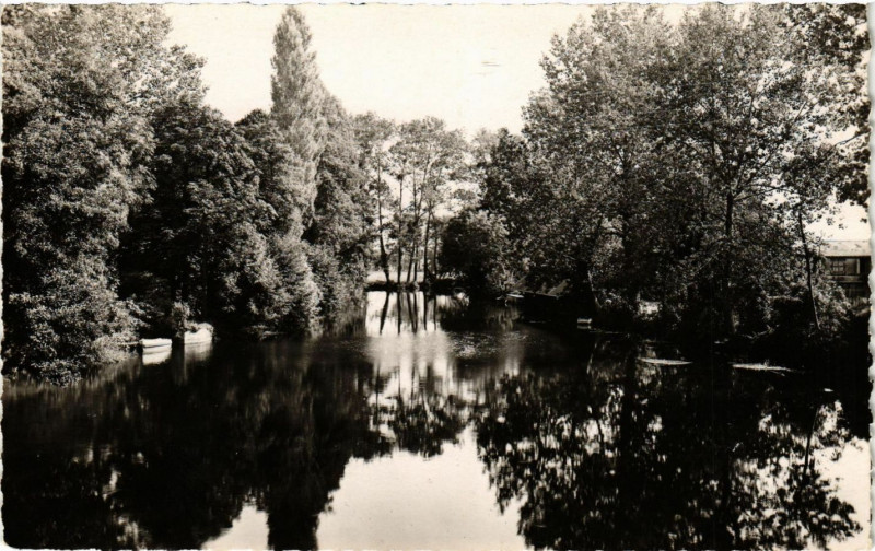 Carte postale ancienne Saint-Remy-sur-Avre - Vue sur l'Avre à Saint-Rémy-sur-Avre