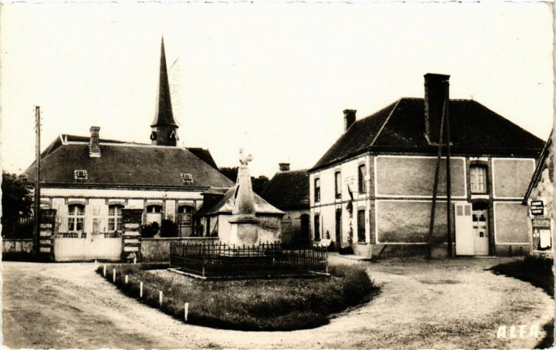 Carte postale ancienne Fontaine les Ribouts - Place du Monument à Fontaine-les-Ribouts