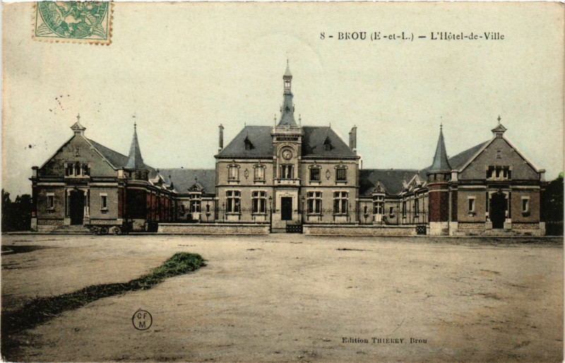 Carte postale ancienne Brou - L'Hotel de Ville à Brou