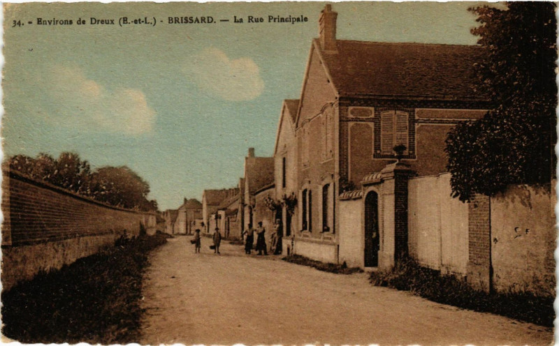 Carte postale ancienne Brissard - La Rue Principale