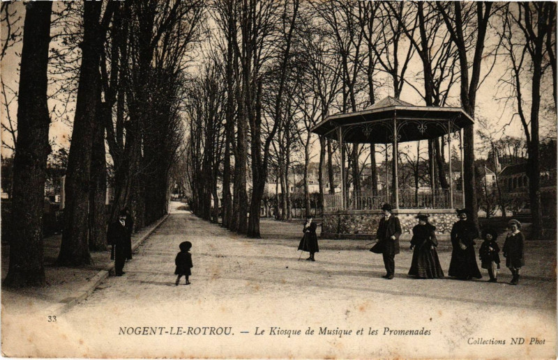 Carte postale ancienne Nogent-le-Rotrou - Le Kiosque de Musique à Nogent-le-Rotrou