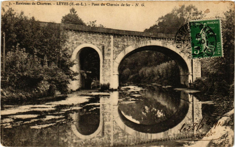 Carte postale ancienne Leves - Pont du Chemin à Lèves
