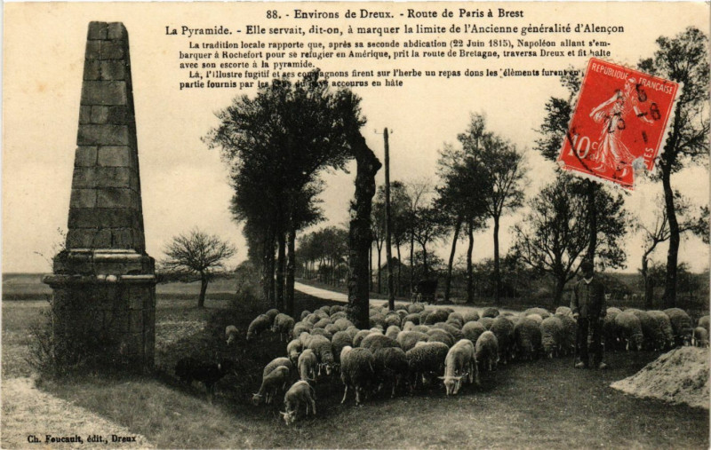 Carte postale ancienne Route de Paris à Brest - La Pyramide à Vert-en-Drouais